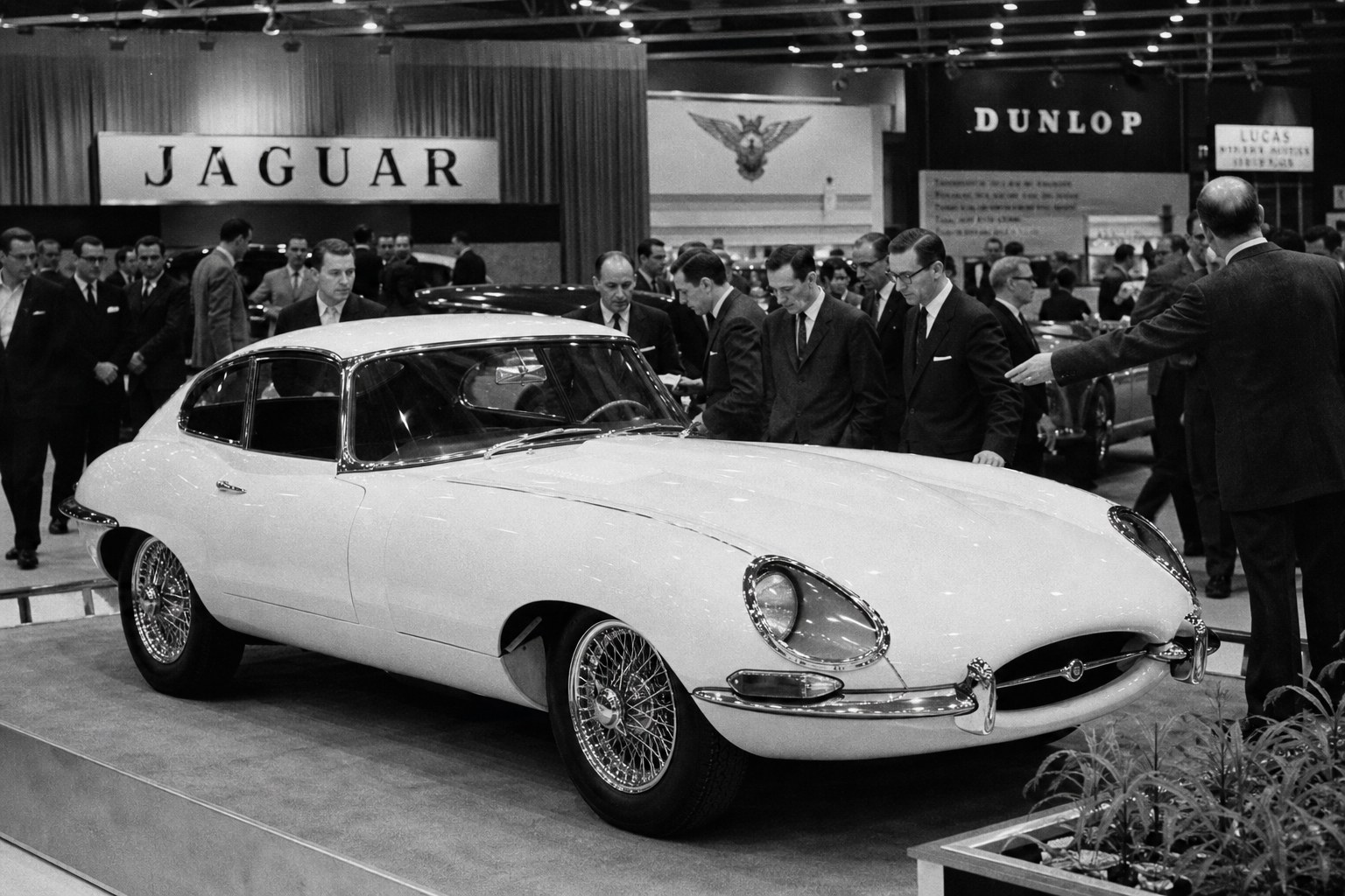 Jaguar E-Type: дебют, после которого Энцо Феррари заплакал