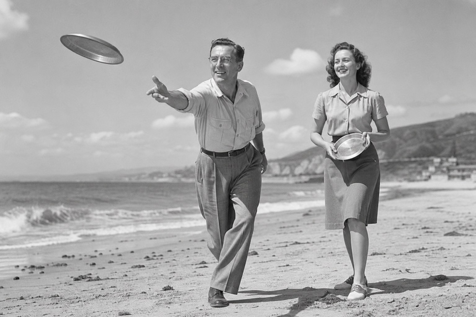 Фрисби 1948: Уолтер Моррисон пляж — формы для пирогов Frisbie, Pluto Platter
