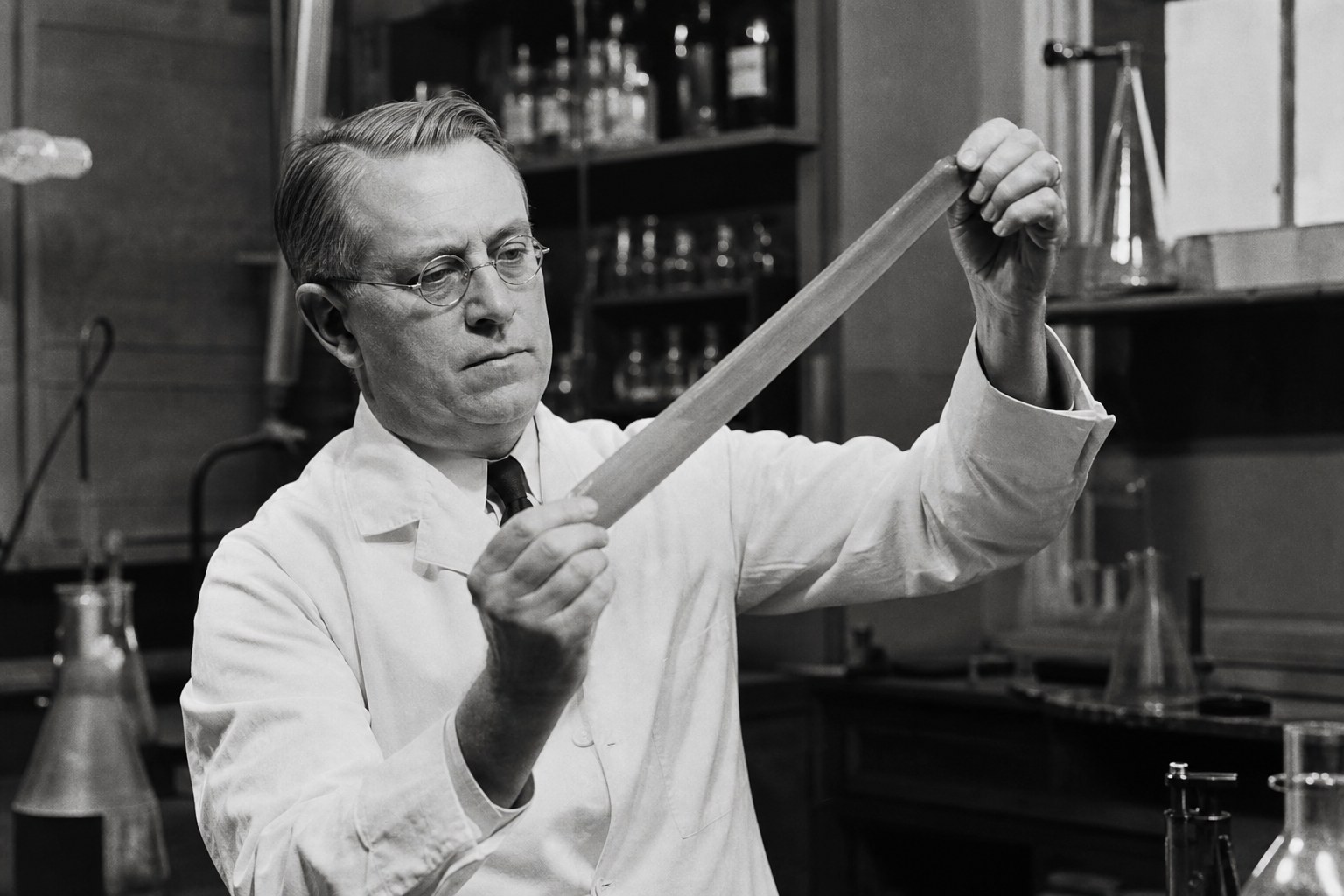 2. Неопрен — 1930, синтетический каучук