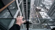 Как перестать бояться высоты за 20 минут: 7 шагов без головокружения — 2026